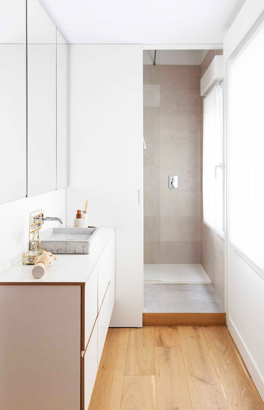 El piso de Beatriz en Bilbao o cómo esta pintora ha llenado su hogar de arte