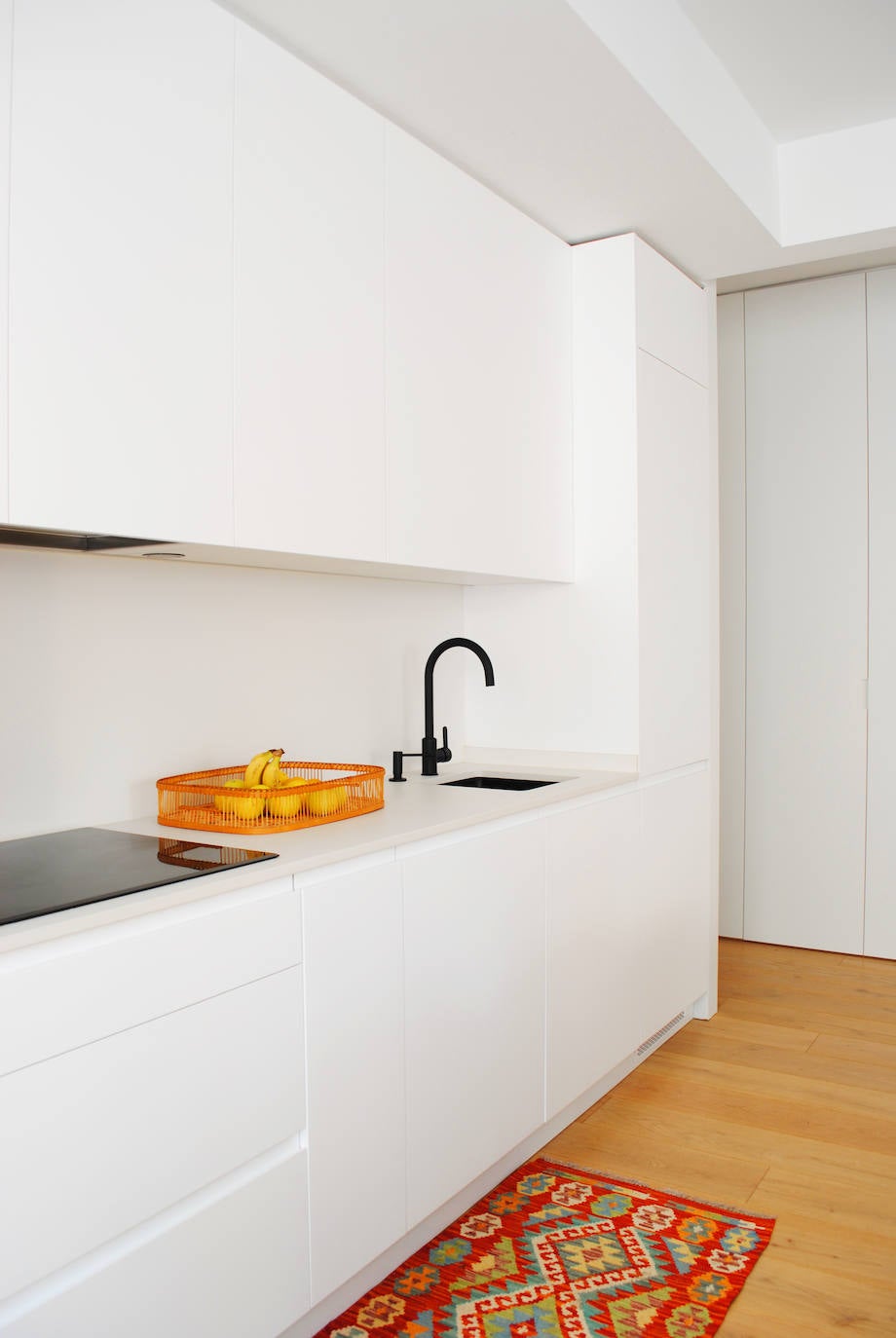 El piso de Beatriz en Bilbao o cómo esta pintora ha llenado su hogar de arte