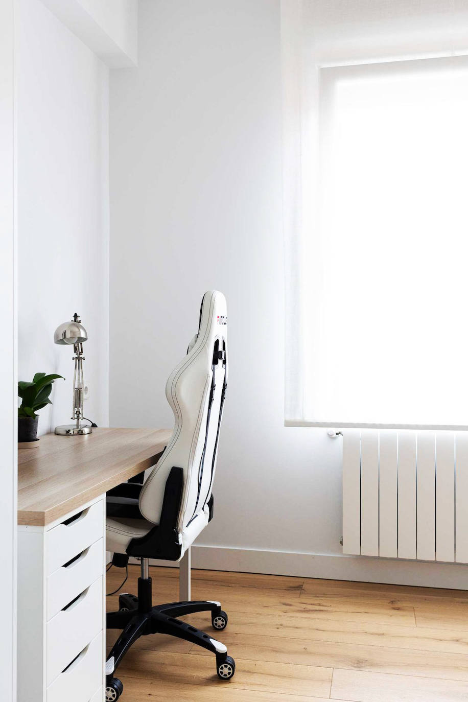 El piso de Beatriz en Bilbao o cómo esta pintora ha llenado su hogar de arte