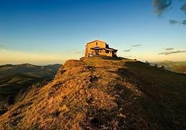 Ermita de San Roque y San Sebastián en la cima del monte Kolitza.