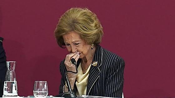La reina Sofía se quiebra y rompe a llorar en la Universidad Camilo José Cela de Madrid