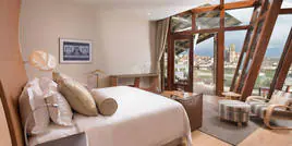 La suite presidencial Gehry, en Marqués de Riscal, es la habitación más lujosa que ofrecen los hoteles alaveses.