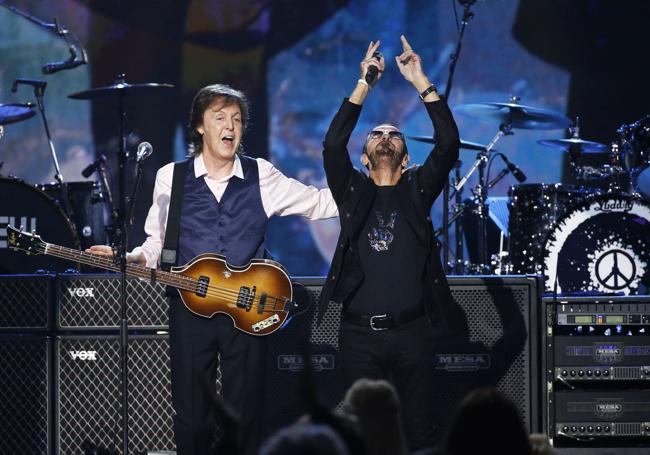 Un momento del concierto que dieron en 2014 los dos Beatles supervivientes, Paul McCartney y Ringo Starr.