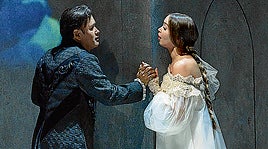 La soprano Nadine Sierra, junto al tenor Javier Camaerena.
