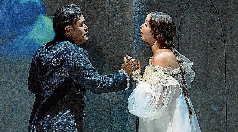 La soprano Nadine Sierra, junto al tenor Javier Camaerena.