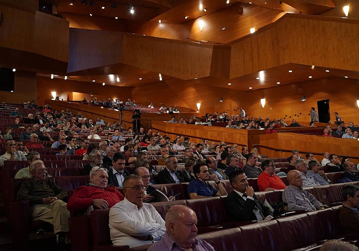 La asamblea se alargó hasta pasadas las 3 de la madrugada.