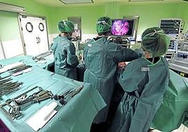 Una operación de trasplante en el hospital de Cruces.
