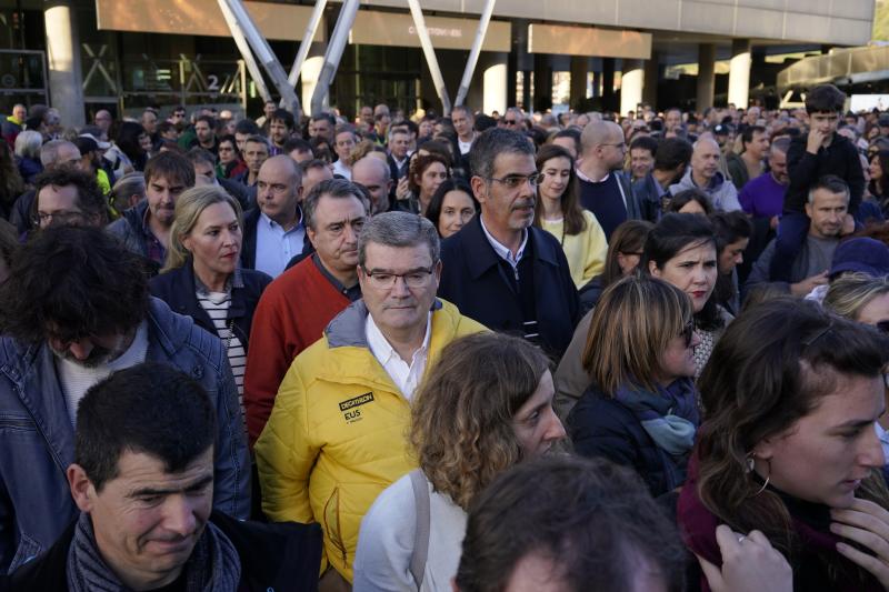 Miles de personas claman en Bilbao para defender el euskera