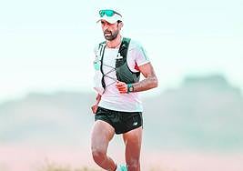 Julen Urdaibai cubre una de las etapas de la ultramaratón de Jordania.