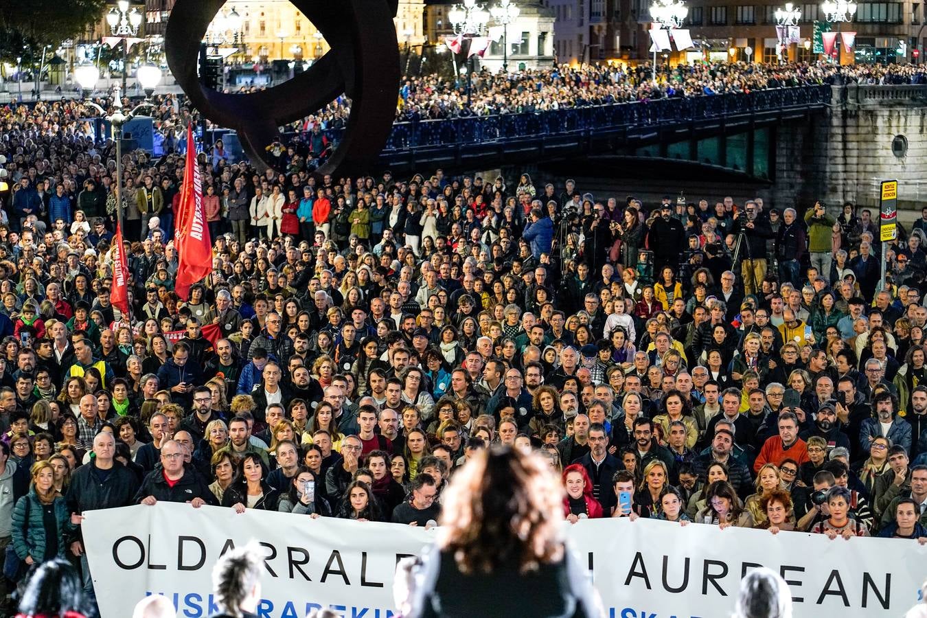 60.000 personas han recorrido las calles del centro de Bilbao.