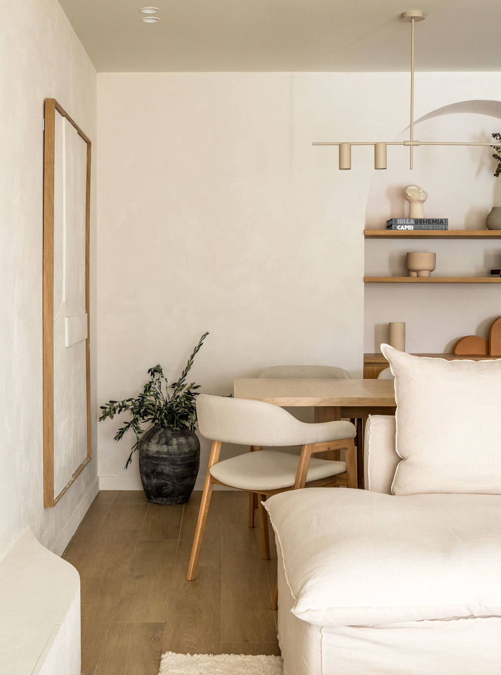 El piso de una pareja en Leioa de estilo mediterráneo en el que se respira calma