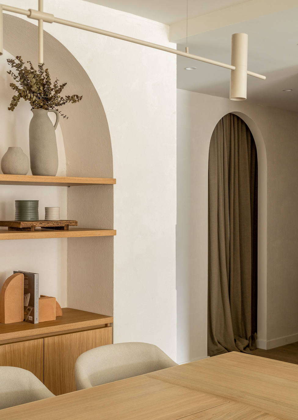 El piso de una pareja en Leioa de estilo mediterráneo en el que se respira calma