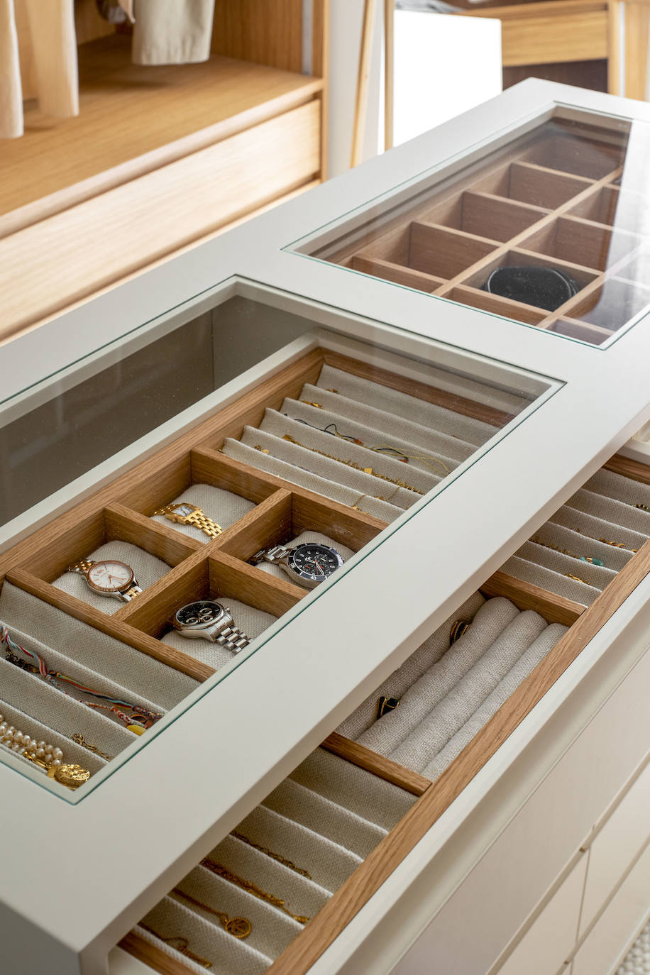 El piso de una pareja en Leioa de estilo mediterráneo en el que se respira calma