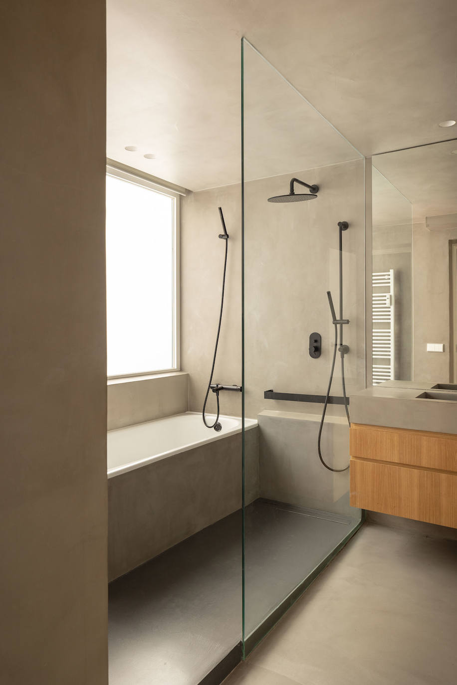 El piso de una pareja en Leioa de estilo mediterráneo en el que se respira calma