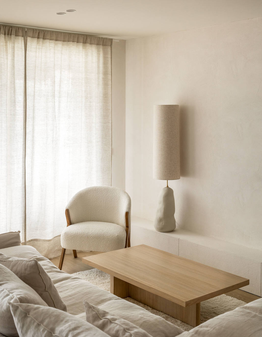 El piso de una pareja en Leioa de estilo mediterráneo en el que se respira calma