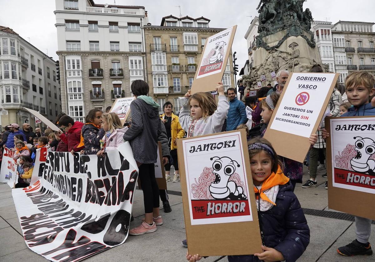 Concentración de las familias en demanda de más calidad en los jantokis