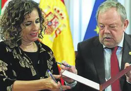 María Jesús Montero y Pedro Azpiazu firmaron la renovación de la ley quinquenal del Cupo hace un año.
