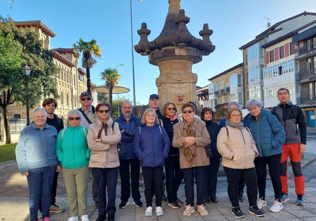 Foto grupal de los participantes del primer paseo saludable de Durango