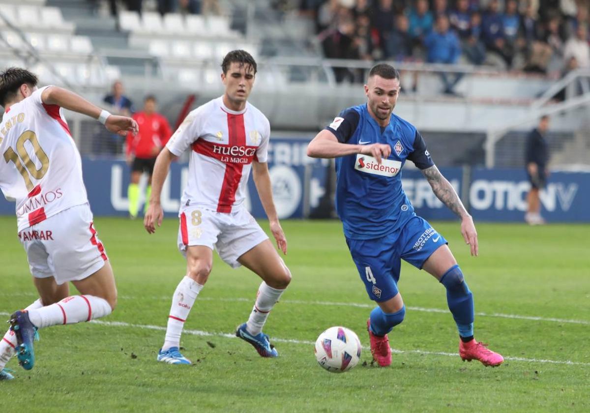 Manu Hernando, en el choque de la pasada jornada en Lezama contra el Huesca.