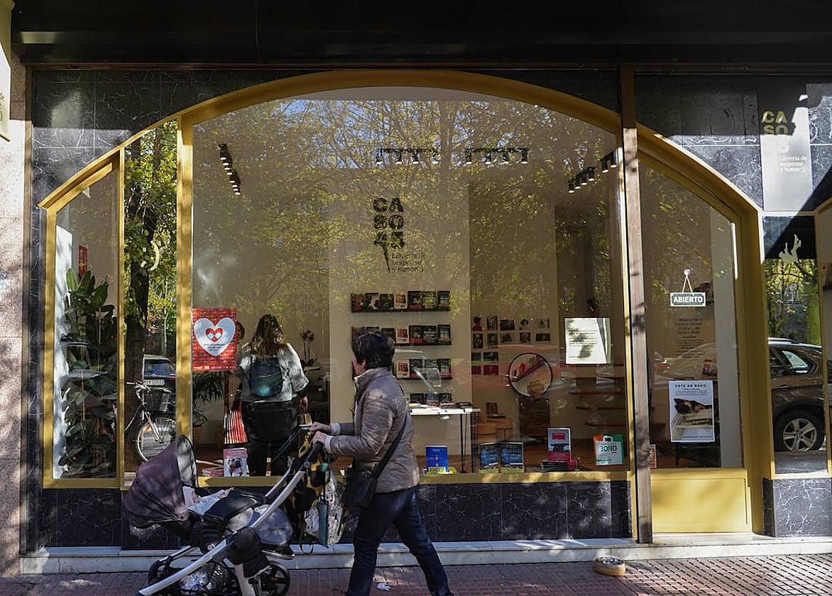 La librería 'Caso 45' se suma a la oferta cultural de la capital alavesa.