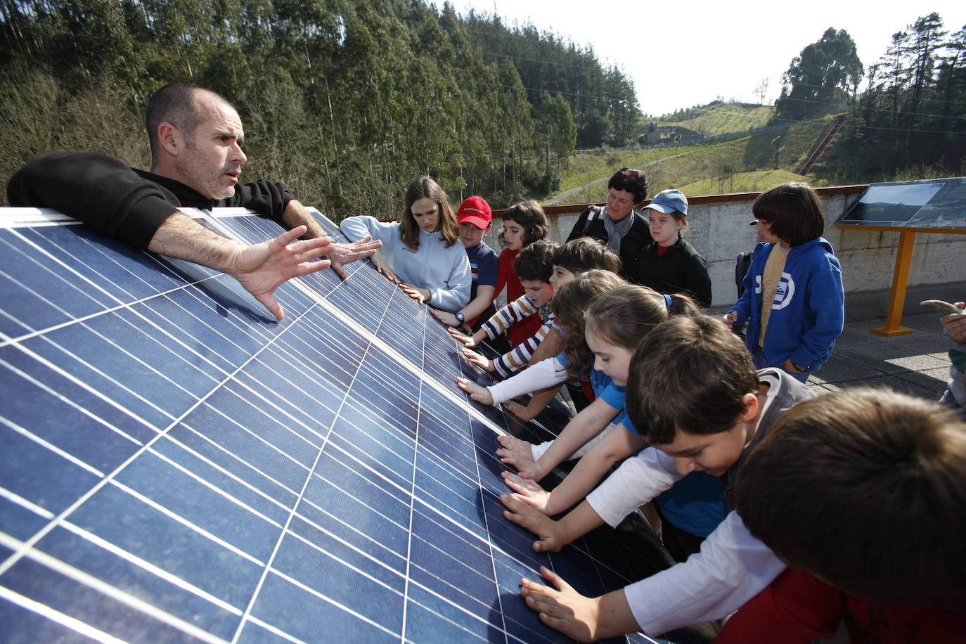 Lea Artibai junto con Lea Ibarra quieren promocionar las energías renovables.