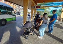 Los vecinos de lso pueblso pequeños de la margen derecha de Urdaibai tienen que aguardar horas para conectar su localidad con Gernika.