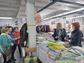 En el último mercadillo, la asociación recaudó 7.500 euros para proyectos benéficos