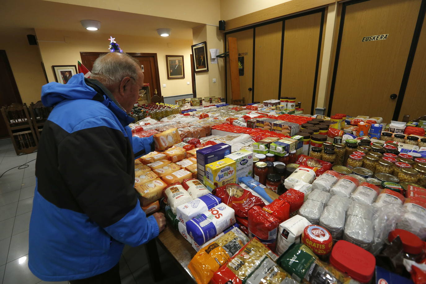 Entre los alimentos recogidos en anteriores campañas figuran las legumbres.