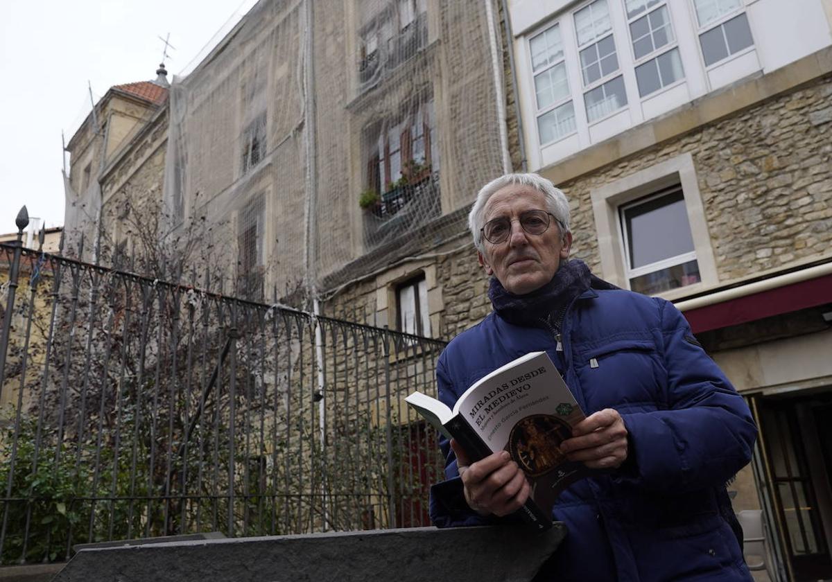 Ernesto García ha publicado 'Miradas desde el medievo', un libro de divulgación histórica que gira en torno a personajes relevantes de Álava.