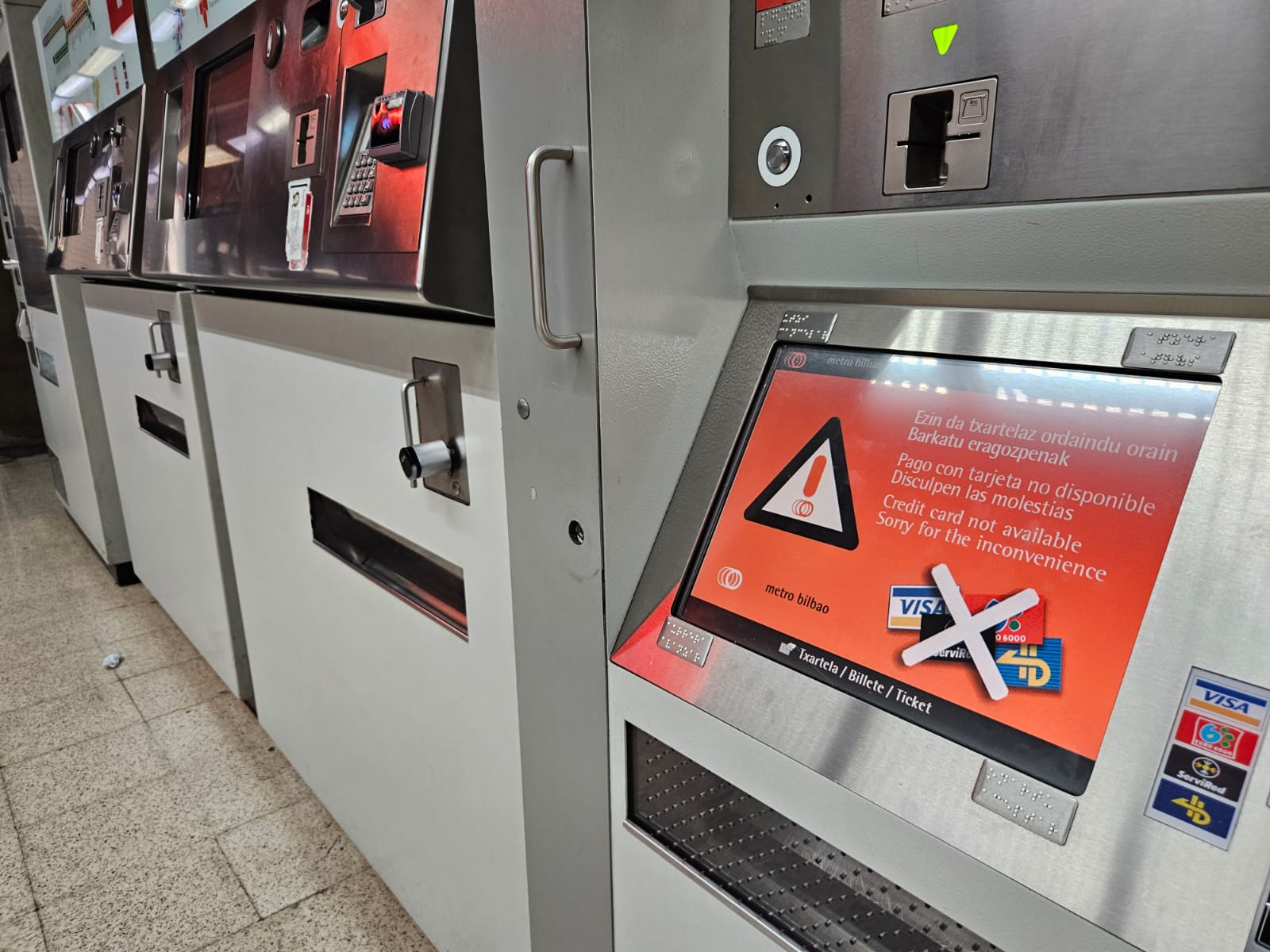 El metro muestra cómo no se puede pagar con tarjeta