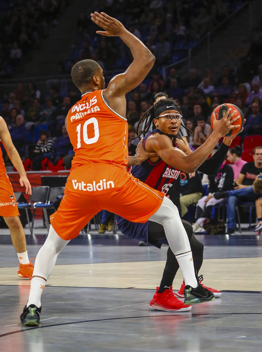 Las imágenes de una victoria clave para el Baskonia