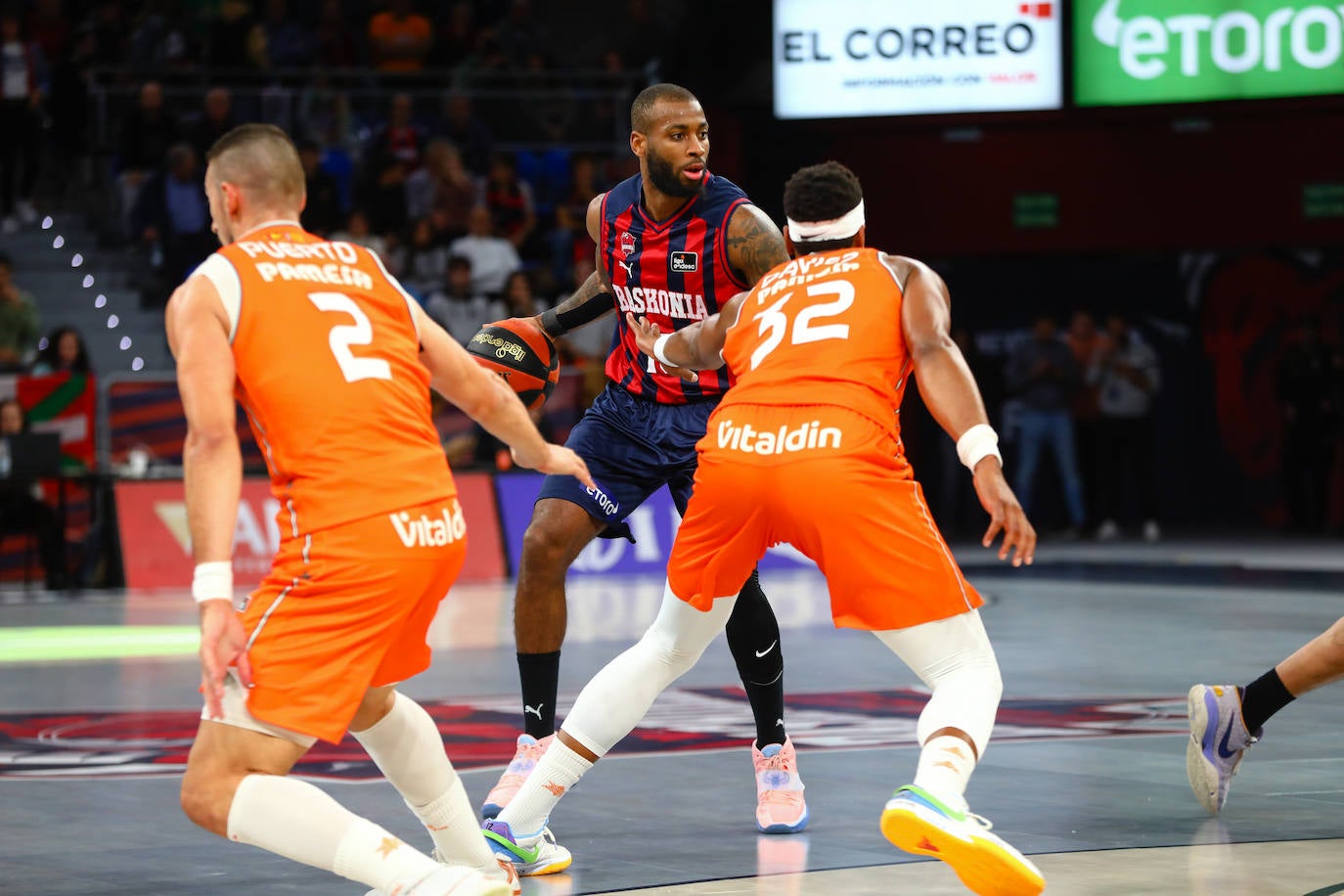 Las imágenes de una victoria clave para el Baskonia