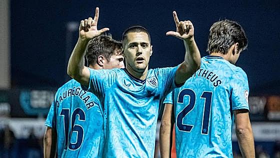 Un gol de Izeta permite al Bilbao Athletic sumar su décimo triunfo consecutivo