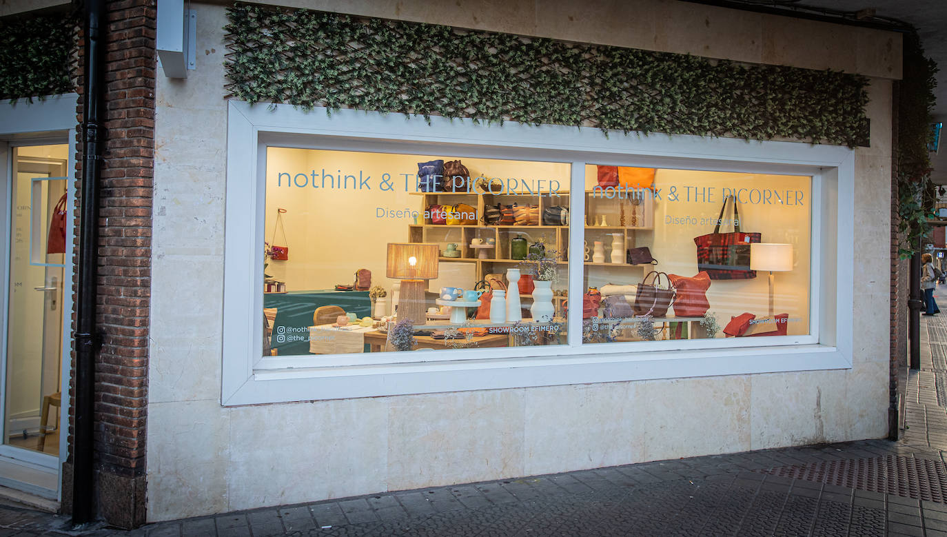 Dos mujeres creadoras abren una tienda en Getxo con sus bolsos y artículos de decoración