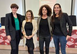 Paula Amuchastegui, Julene Lazkano, María Herrero y Jone Bealustegigoitia presentaron la redacción del nuevo PGOU.