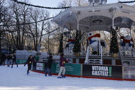 La pista de hielo volverá a contar con decoración navideña en el kiosco de La Florida.