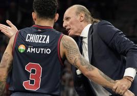 Ivanovic da indicaciones al último fichaje del Baskonia, Chiozza.