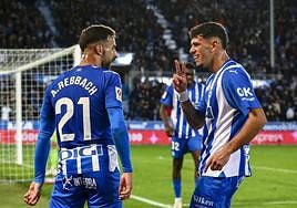 Abde y Javi López celebran el gol del extremo argelino.