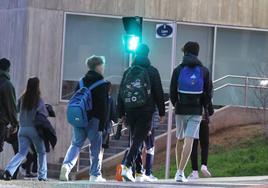 Alumnos del colegio Aldapeta de San Sebastián uno de los afectados por los foros pornográficos.