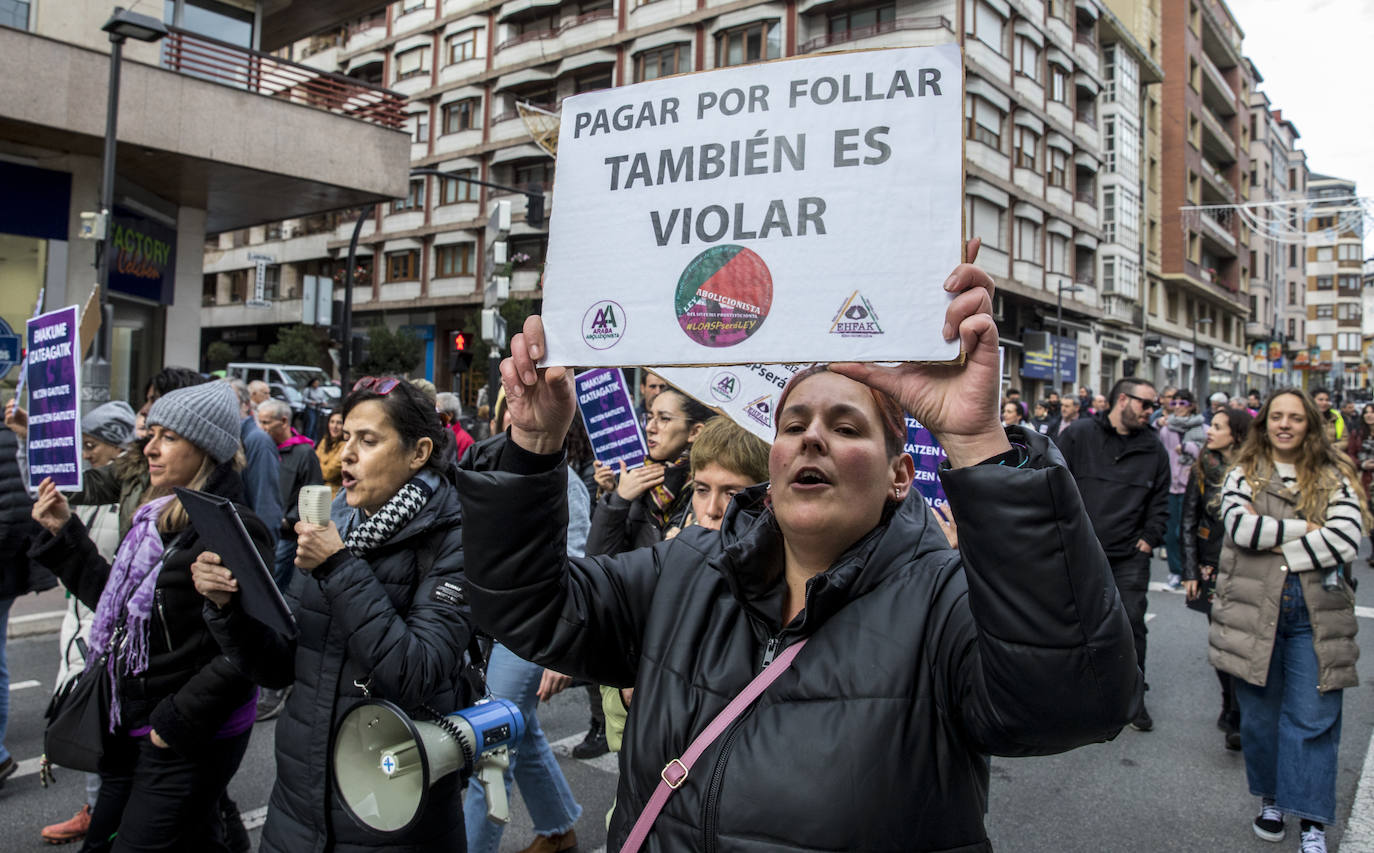 La manifestación en Vitoria contra la violencia machista, en imágenes