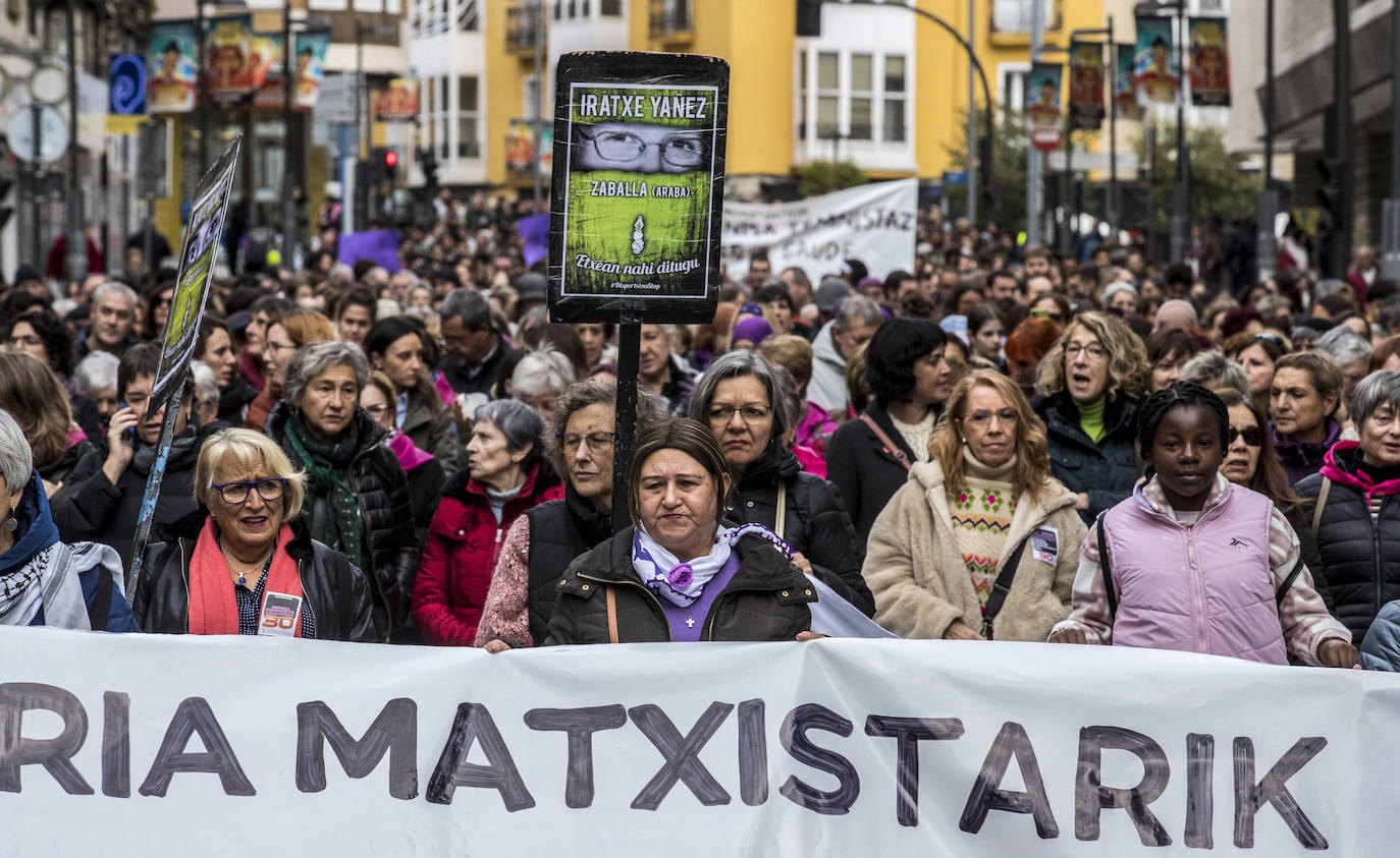 La manifestación en Vitoria contra la violencia machista, en imágenes
