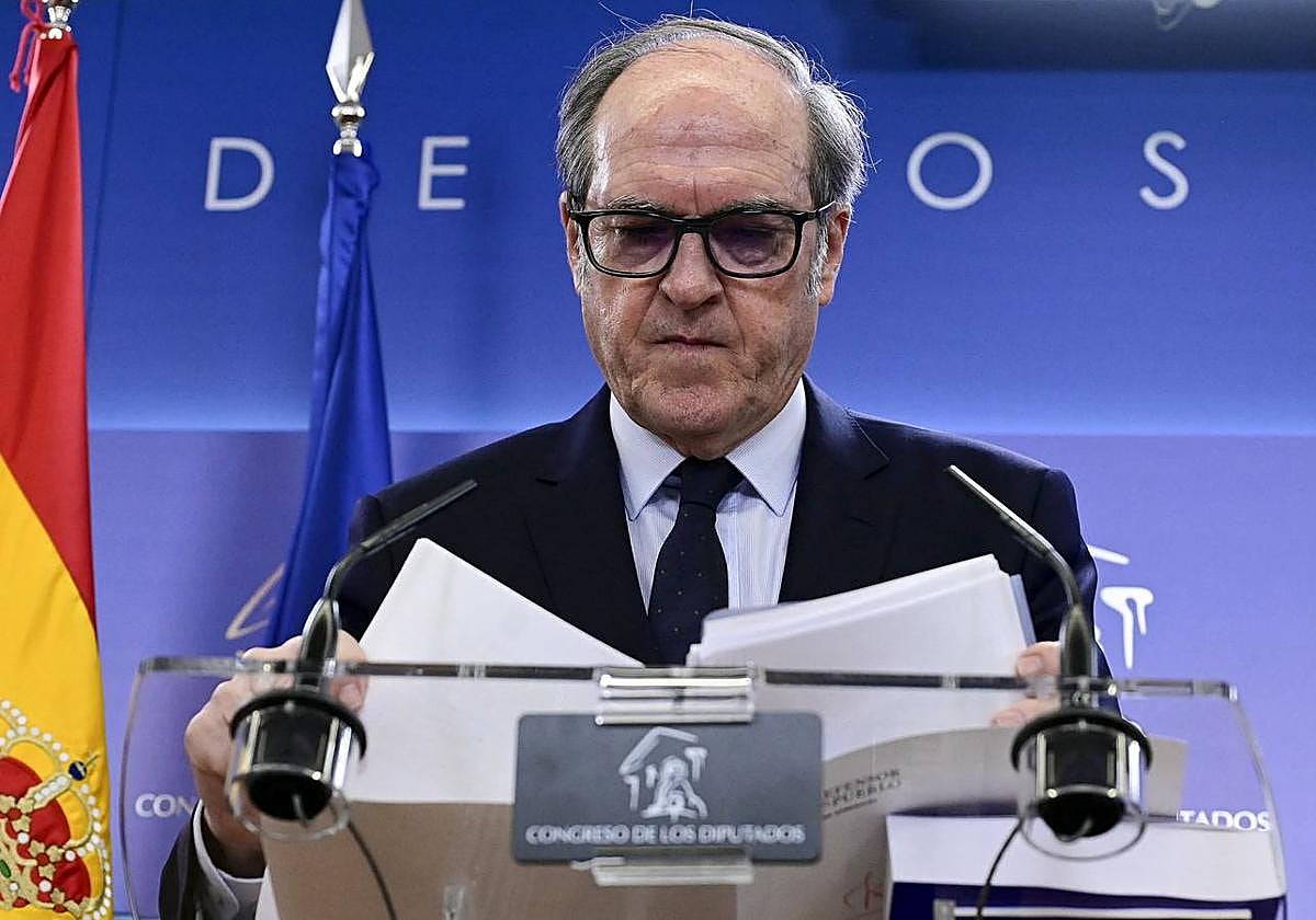 El defensor del pueblo Ángel Gabilondo.