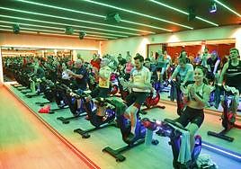 Los socios sudaron la camiseta en la recién estrenada sala de spinning, una de las más grandes de Europa.