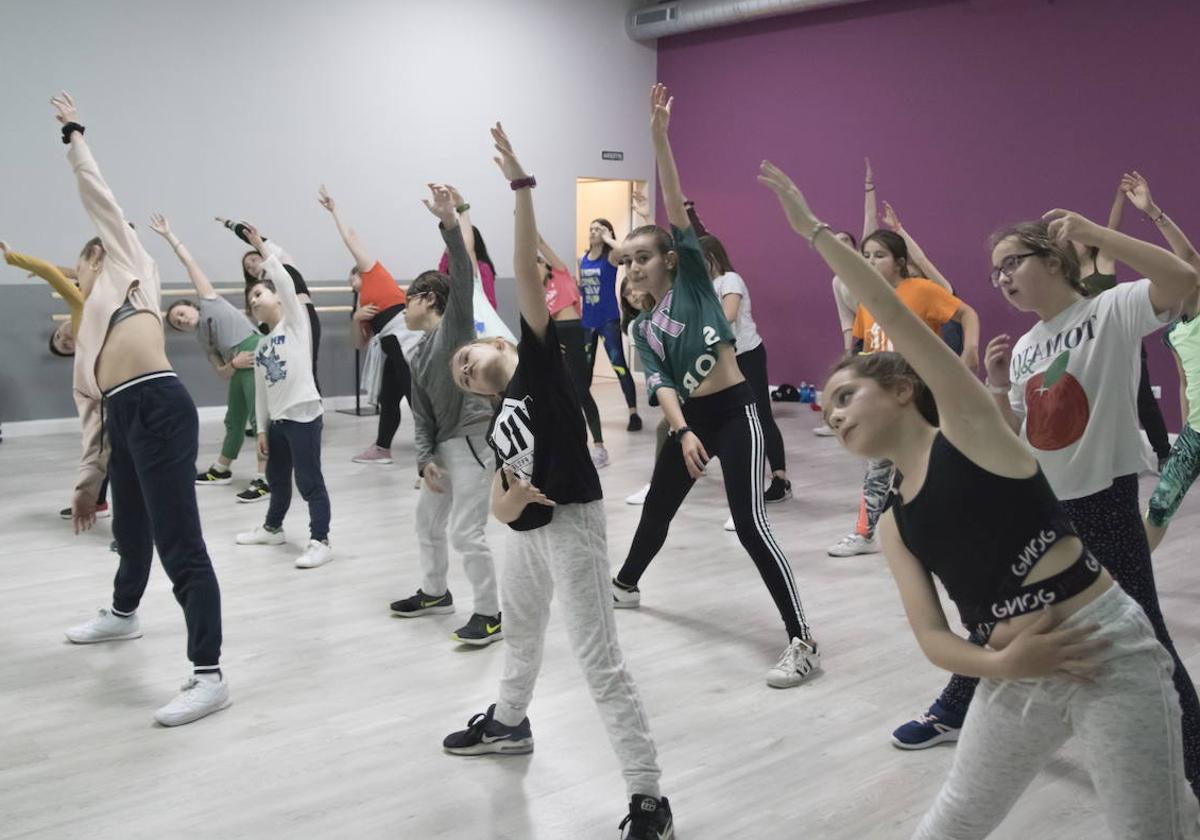 Imagen de archivo de una clase de la escuela de baile Wild Dance Project, que impartirá masterclass.