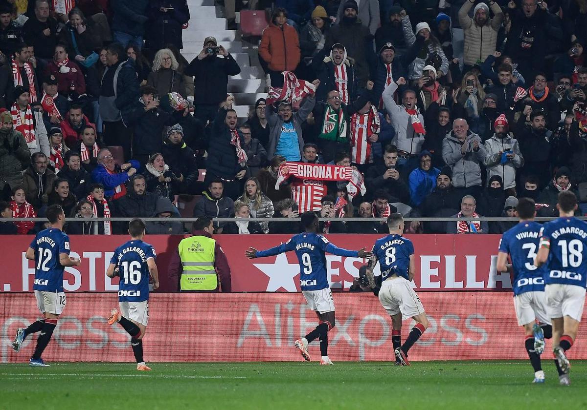 Iñaki Williams celebra el gol que puso el empate ante el Girona.