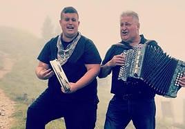 Unai y Koldo Etxebarria forman un dúo de música tradicional y versiones.