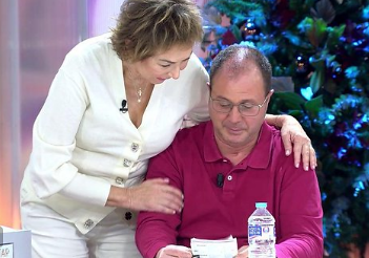 La emoción de un vendedor de la ONCE al recuperar todos los cupones de Navidad que había perdido: «¡Son estos!»