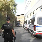 Colocan una pulsera telemática al ladrón de la pistola para reforzar su control