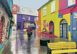 Casas de colores alegran el pintoresco pueblo de Kinsale.