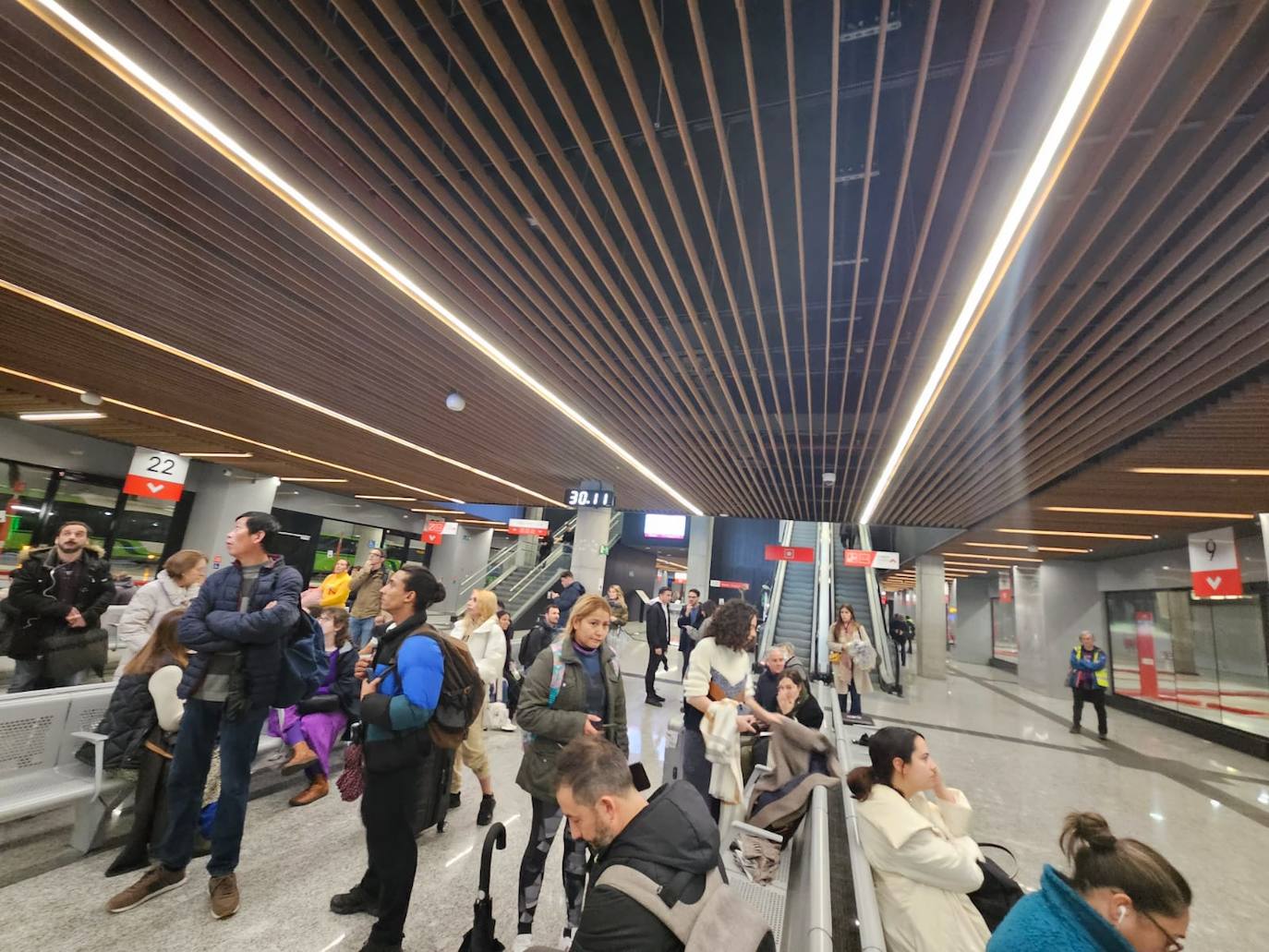 En la Intermodal se han registrado retrasos porque algunos manifestantes han bloqueado las salidas y entradas de los autobuses.